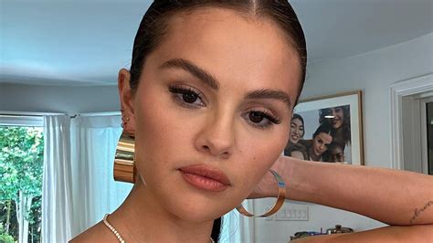 Selena Gomez posts and deletes another “social media break